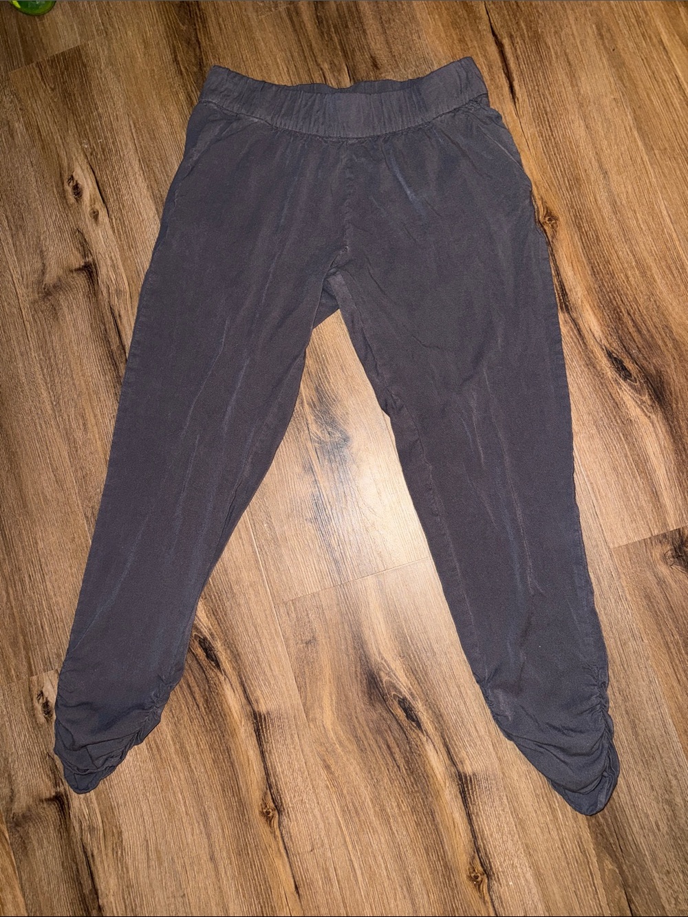 Mind Code Women's Charcoal Gray Ruched Ankle Leggings
